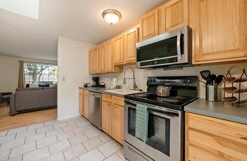 Gresham House | #StayinMyDistrict Gorge-Mt Hood