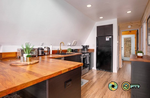 Basye Ski Chalet | Steps from Bryce Resort - Ski slope views & golf