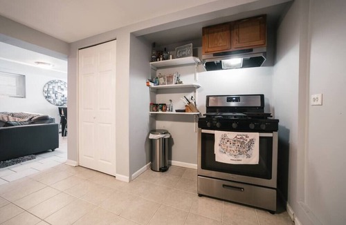 Clearing Apartment | Steps from Midway Airport, 2BR Rental