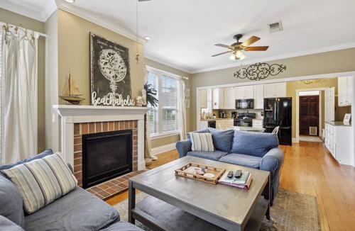 Pass Christian House | Steps From Sand! BEACH VIEW, 1 Blk to Park, 2 Blks to Restaurants, Pet Friendly.