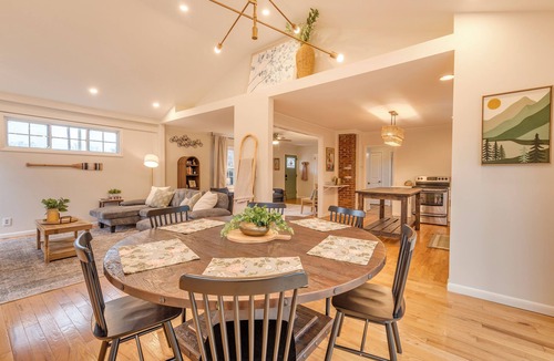 Travelers Rest House | Steps to Main St & Tandem Creperie, Downtown TR Stay