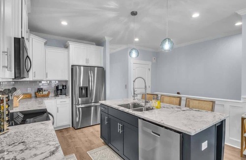 Wilmington Beach House | Steps to Tiki Bar & Beach! 5-Star Reviews-Elevator