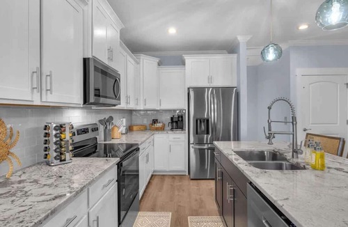Wilmington Beach House | Steps to Tiki Bar & Beach! 5-Star Reviews-Elevator
