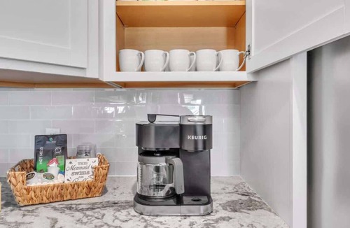 Wilmington Beach House | Steps to Tiki Bar & Beach! 5-Star Reviews-Elevator