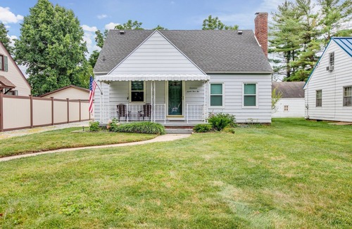 South Bend House | Straight down the road from Notre Dame! Charming 3-bedroom South Bend home
