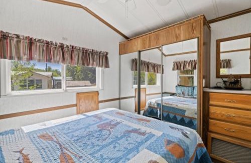 Sylva House | Streams & Dreams - Hidden River Gem, Mountain Views, Fishing, and Hiking!