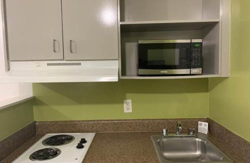 Coliseum Central Hotel | Studio 6 Extended Stay - Hampton, VA - Langley AFB Area