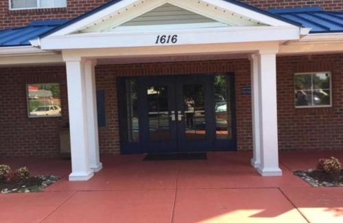 Coliseum Central Hotel | Studio 6 Extended Stay - Hampton, VA - Langley AFB Area
