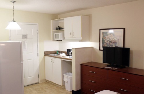 Coliseum Central Hotel | Studio 6 Extended Stay - Hampton, VA - Langley AFB Area