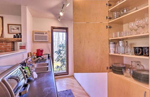 Cullowhee Apartment | Studio Apartment atop Catamount Gap - 2 miles from WCU with Full Kitchen