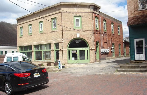 Bellepoint Apartment | Studio apartments with private kitchens in historic Appalachian Town