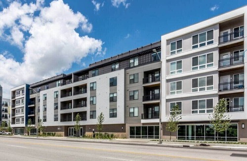 Market East District Apartment | Studio Apt in the Center of Downtown by Cozysuites