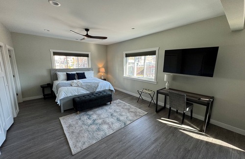 Milwaukee Apartment | Studio apt w/laundry + parking
