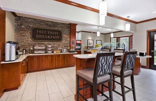 Kalamazoo Apartment | Studio | Free Breakfast. Indoor Pool