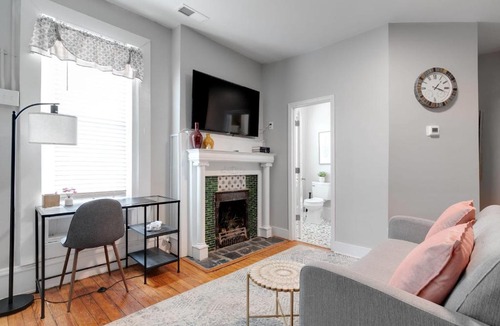 Fan District Apartment | Studio Nest 2Queen beds & 2TVs museums free parking