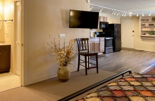 Helen Apartment | Studio on Main St in Helen - Walkable to Restaurants and Attractions