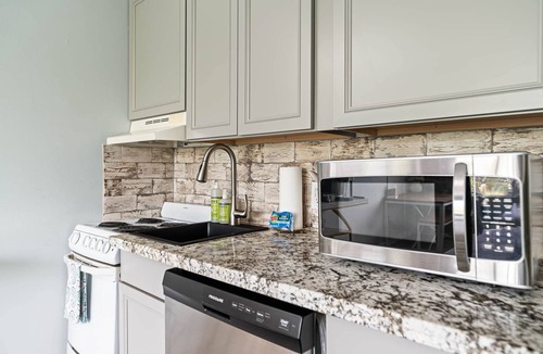 Fort Sanders Apartment | Studio South (On UT Campus & Free Parking)