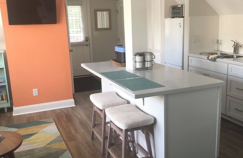 Wilmington Apartment | Studio-style garage apartment in beautiful mid-town neighborhood, near hospital