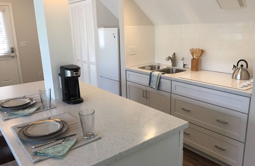 Wilmington Apartment | Studio-style garage apartment in beautiful mid-town neighborhood, near hospital