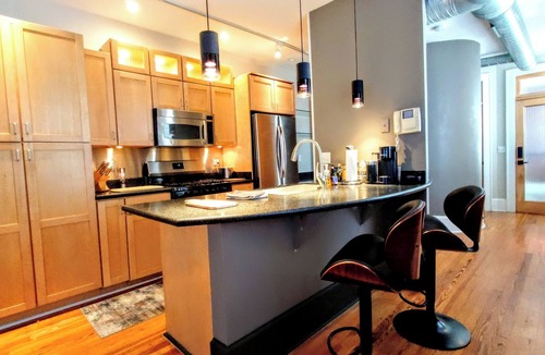 Evansville Apartment | Studio with a View and Deck Overlooking Downtown Evansville