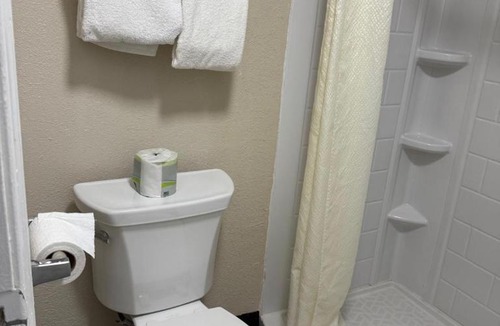 South Norfolk Hotel | Studios 4 Less Chesapeake