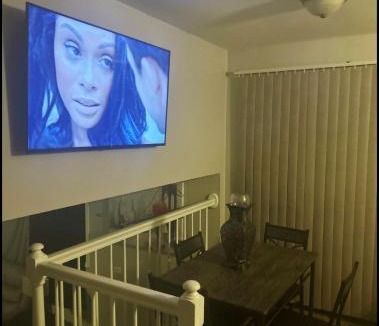 Matteson Apartment | Stunning Brick Tri Level Home 420 friendly