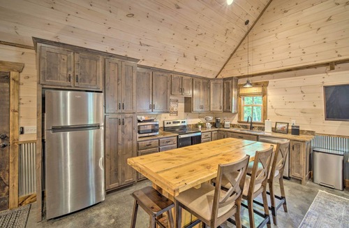 Rising Fawn Cabin | Stunning Cabin Getaway w/Private Hot Tub!