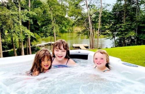 Greer House | Stunning, Designer 6 Bdrm Lake House, Relaxing Retreat, 15 Min from GSP!