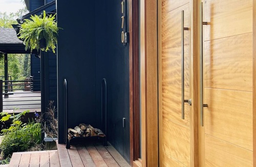 Kenilworth Cottage | Stunning Modern Mountain Cottage with Incredible Views – 5 Mins to Downtown