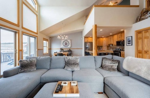 Pole Creek House | Stunning Modern Mountain Retreat with Private Hot Tub