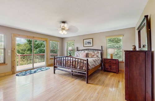 Williamstown Cabin | Stunning mountain cabin w/free WiFi/gameroom/gas fireplace
