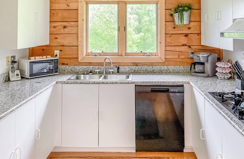 Valley Springs House | Stunning Views Hilltop Cabin Near Homestead Resort!