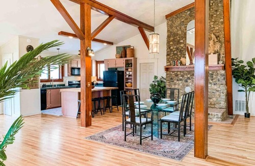 Fairfield House | Stunning Views + Hot Tub Escape near WLU & VMI at Sunrise Ridge