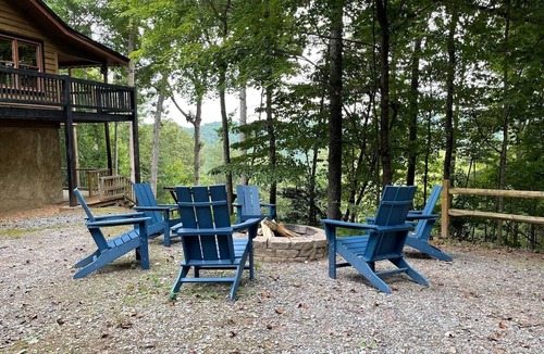 Raccoon Ridge Cabin | Stunning Views over Aska +Hot Tub & Firepit +Arcade and Pool table +Near Toccoa