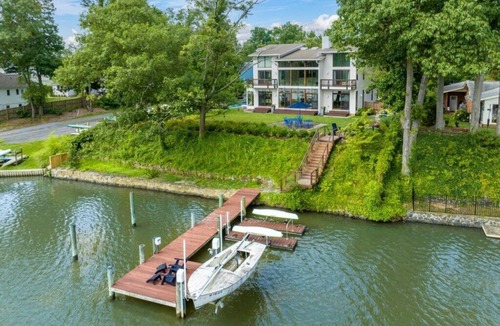 Hillsmere House | Stunning Waterfront Retreat w/Pool, Private Dock & Sauna Near Downtown Annapolis