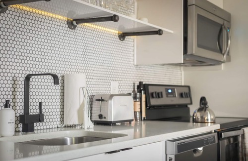 Rutledge Hill House | Stylish 1BR Suite + Walkable Downtown Nashville | SoBro Guest House #17