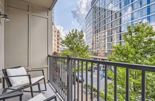 The Gulch Apartment | Stylish 2-bedroom in the Gulch - Walk to Nashville's hot spots!