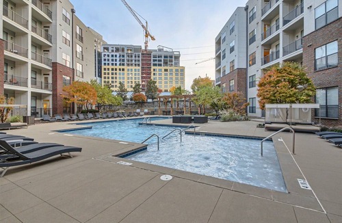 The Gulch Apartment | Stylish 2-bedroom in the Gulch - Walk to Nashville's hot spots!