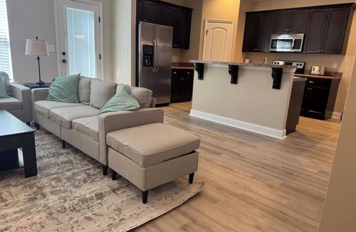 Midtown House | Stylish 2BR, Parking | Masters & Medical District