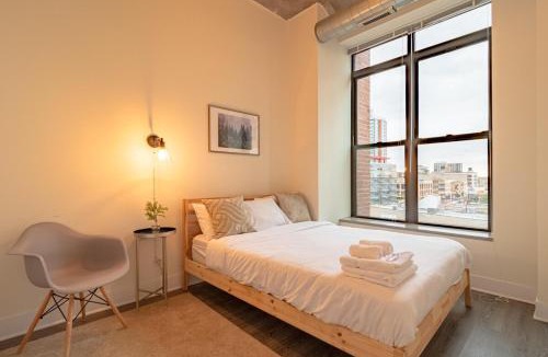 Near South Side Apartment | Stylish 2BR Suite with Optional Parking & Gym Access Near Lakefront, Shedd Aquarium and McCormick Center