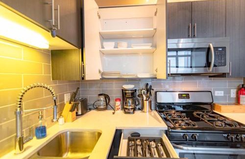 Near South Side Apartment | Stylish 2BR Suite with Optional Parking & Gym Access Near Lakefront, Shedd Aquarium and McCormick Center