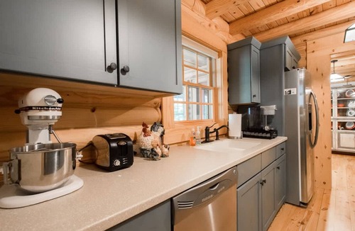 Zirconia House | Stylish 3BR Log Cabin w Fire Pit Near Trails