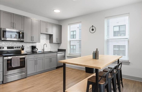 East Walnut HIlls Apartment | Stylish apartment near shops and entertainment