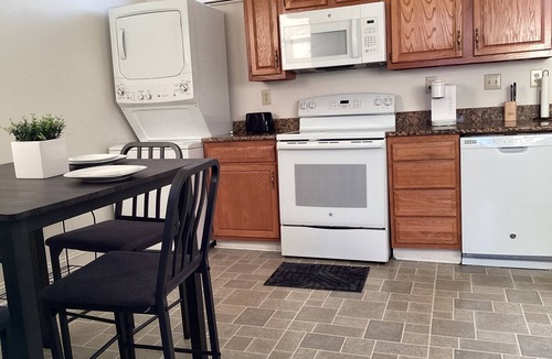 Downtown Greensboro Apartment | Stylish Bedroom Escape-Warm & Relaxing Ambiance in lovely Greensboro with AC
