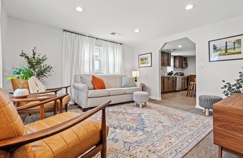 Dry Ridge Cottage | Stylish Comfortable Bluegrass Cottage 7 min to Ark - Fire Pit!