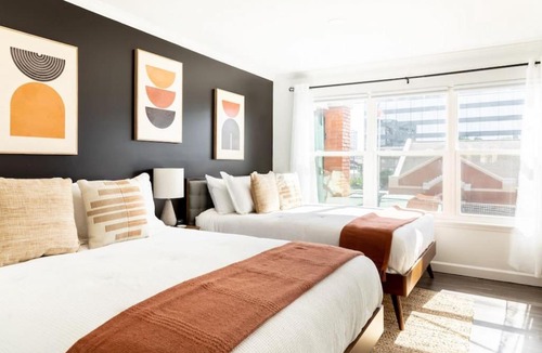Rutledge Hill Apartment | Stylish Downtown Nashville Condo with Patio & Free Parking