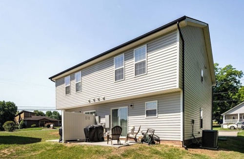 Kannapolis House | Stylish Kannapolis Duplex King Beds, Full Kitchen & Backyard BBQ