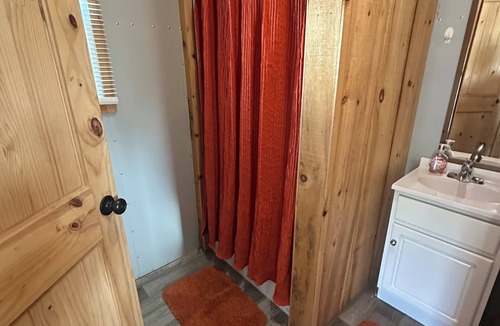 Winona Cabin | Stylish Newly Remodeled Cabin. Sleeps up to 7. Direct Access to Brimstone. Pets