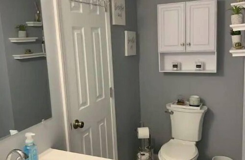 New Irving Park House | Stylish One Bedroom home 5 min away from Downtown.