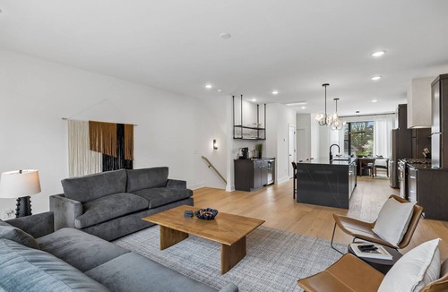 Hurwood Heights Condo | Stylish retreat ft. rooftop lounge w/tub & views!